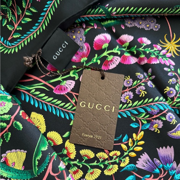 New Gucci Scarf Classic Flora Print Multicolor GG Logo Black Silk Wrap - Picture 9 of 14